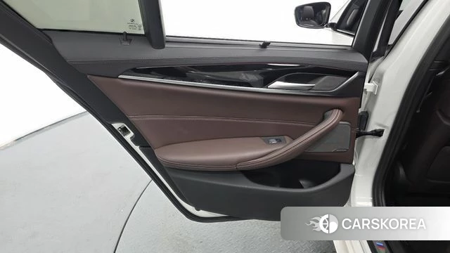 BMW 5 Series (G30) id 4591438 из Кореи 17