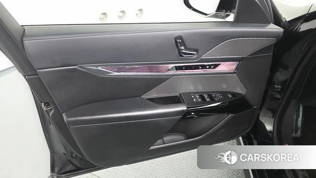 BMW 7 Series (G70) id 4185896 из Кореи 17