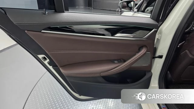 BMW 5 Series (G30) id 4872428 из Кореи 17