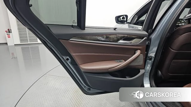 BMW 5 Series (G30) id 4305248 из Кореи 17