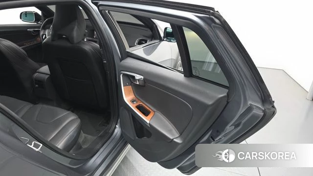 Volvo V60 Cross-Country id 4699024 из Кореи 17
