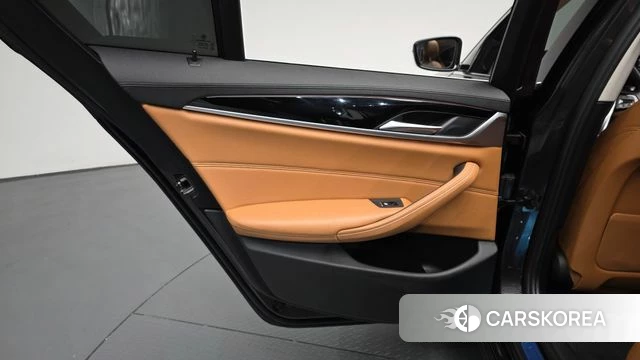 BMW 5 Series (G30) id 4937192 из Кореи 17