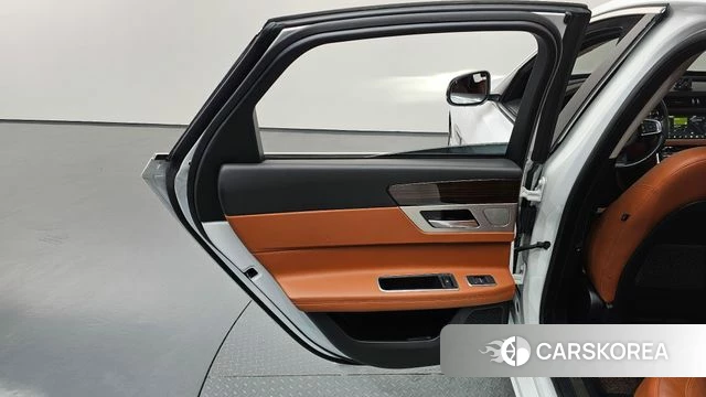 Jaguar XF (X260) id 4552130 из Кореи 17