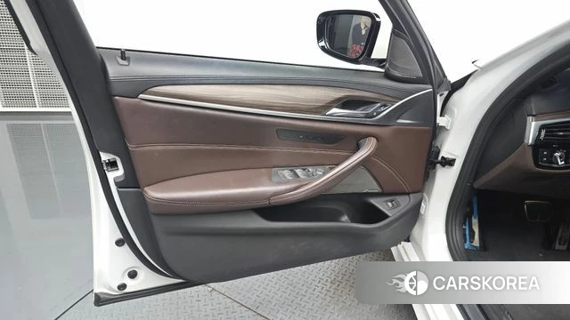 BMW 5 Series (G30) id 4614775 из Кореи 17