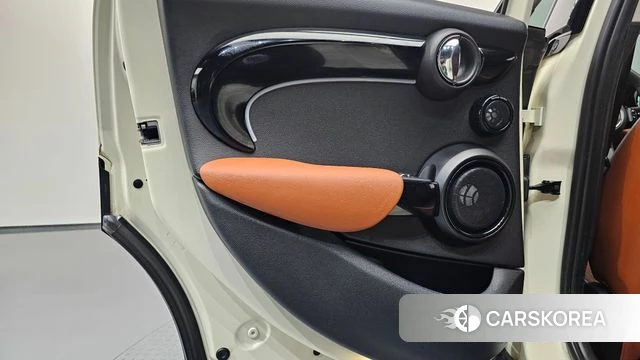 Mini Cooper S id 4863701 из Кореи 17