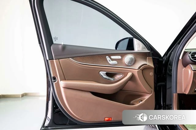 Mercedes-Benz E-class id 4279207 из Китая 17