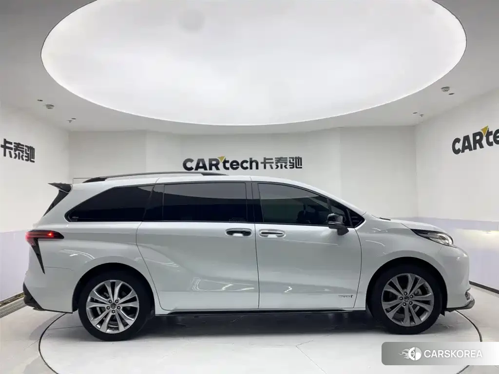 Toyota Sienna id 4629671 из Китая 17