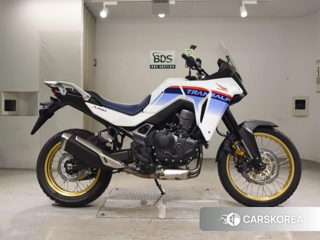 Проданный Honda TRANSALP XL750 2023 из Японии