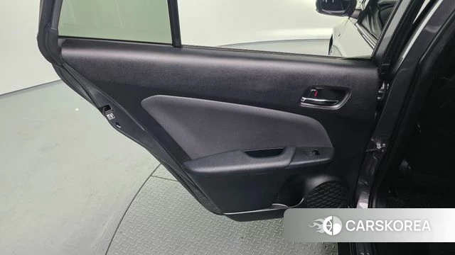 Toyota Prius 4th Generation id 4309391 из Кореи 17