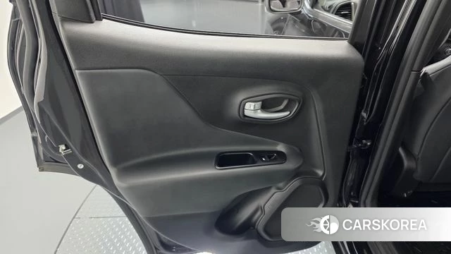 Jeep Renegade id 4381730 из Кореи 17