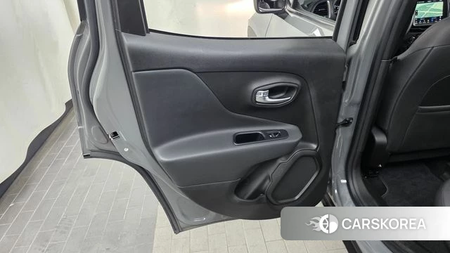 Jeep Renegade id 4475985 из Кореи 17