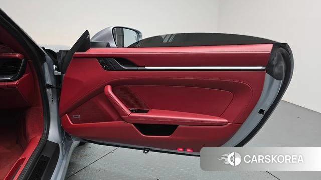 Porsche 911(992) id 4457749 из Кореи 17