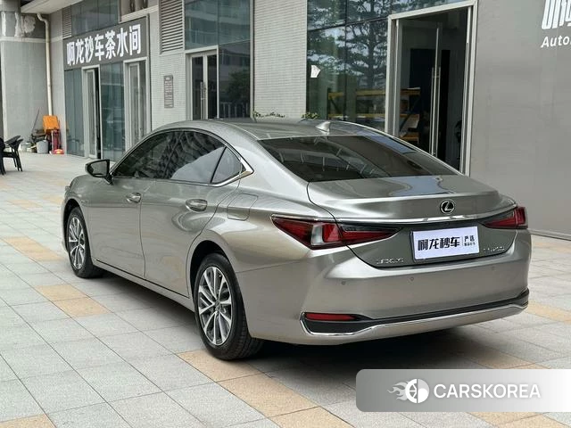 Lexus ES id 4353796 из Китая 17