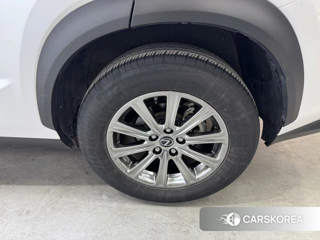 Lexus NX id 4239105 из Китая 17