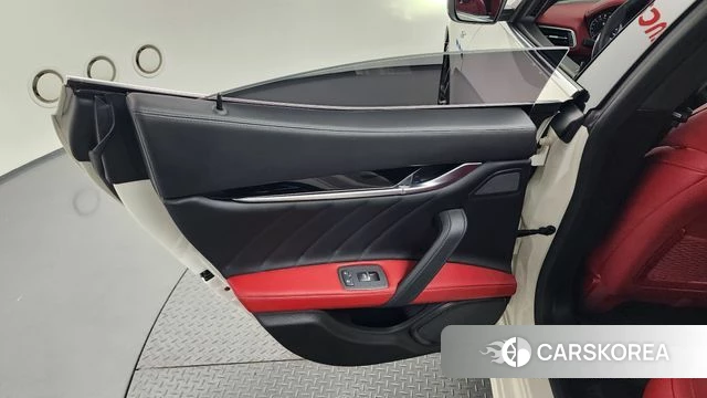 Maserati Ghibli id 4428917 из Кореи 17