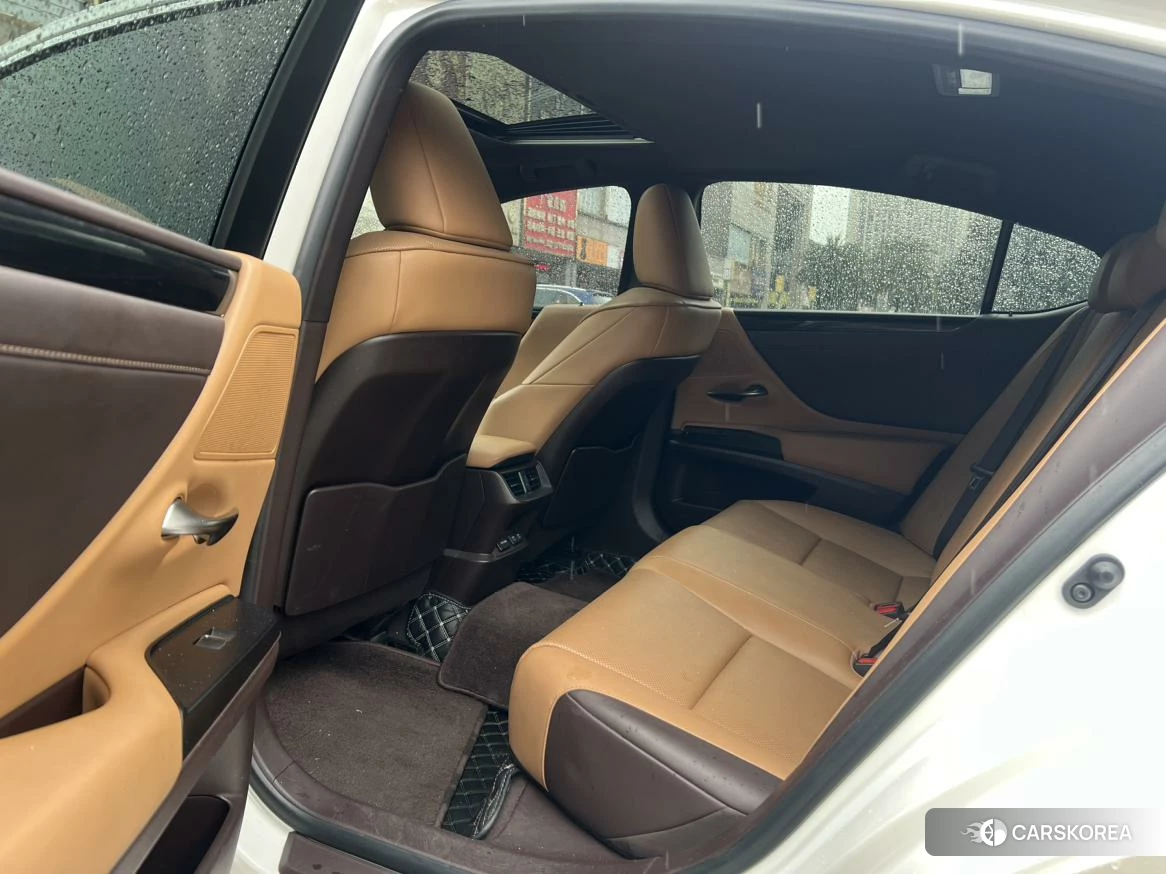 Lexus ES id 4486505 из Китая 17