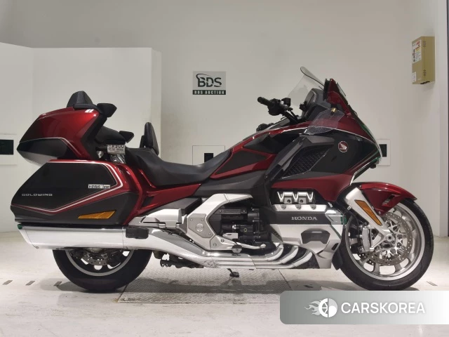 Проданный Honda GL1800 TOUR DCT 2018 из Японии