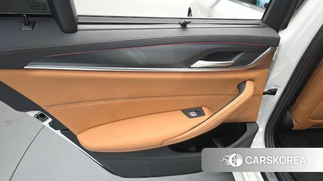 BMW 5 Series (G30) id 4349668 из Кореи 17