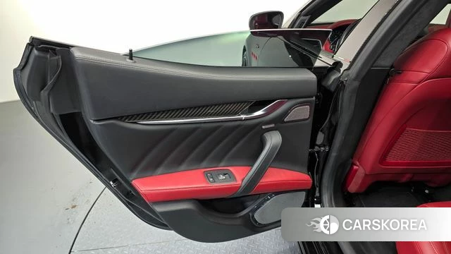 Maserati Ghibli id 4415779 из Кореи 17