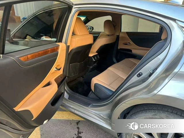 Lexus ES id 4277365 из Китая 17