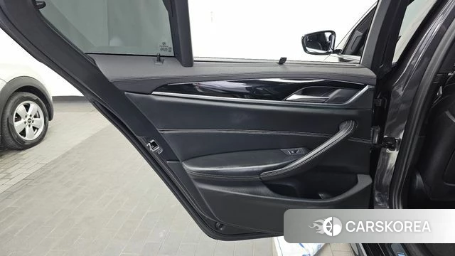 BMW 5 Series (G30) id 4377964 из Кореи 17