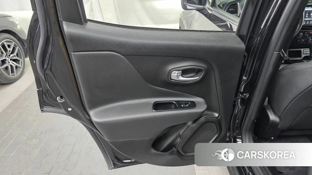 Jeep Renegade id 4759631 из Кореи 17