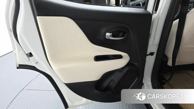 Jeep Renegade id 4361696 из Кореи 17