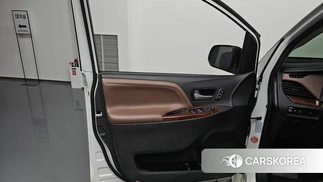 Toyota Sienna id 4417407 из Кореи 17