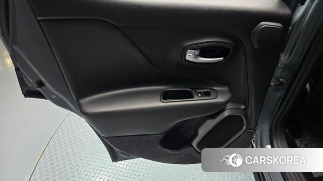 Jeep Renegade id 4543393 из Кореи 17