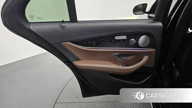 Mercedes-Benz E-Class W213 id 4658306 из Кореи 17