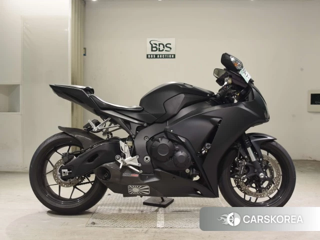 Проданный Honda CBR1000RR 2015 из Японии