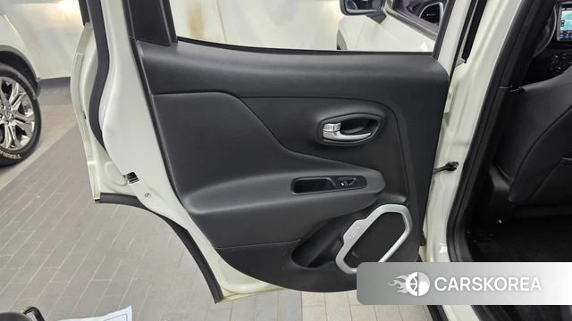 Jeep Renegade id 4525850 из Кореи 17