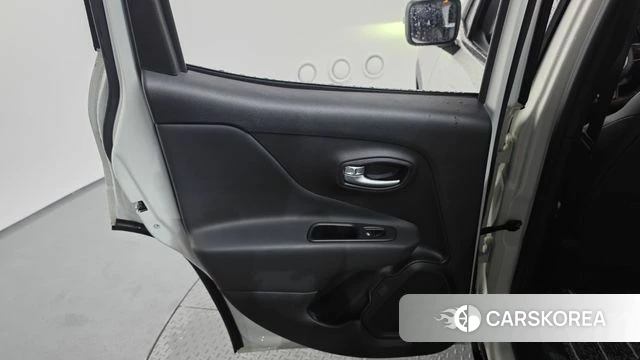 Jeep Renegade id 4754778 из Кореи 17
