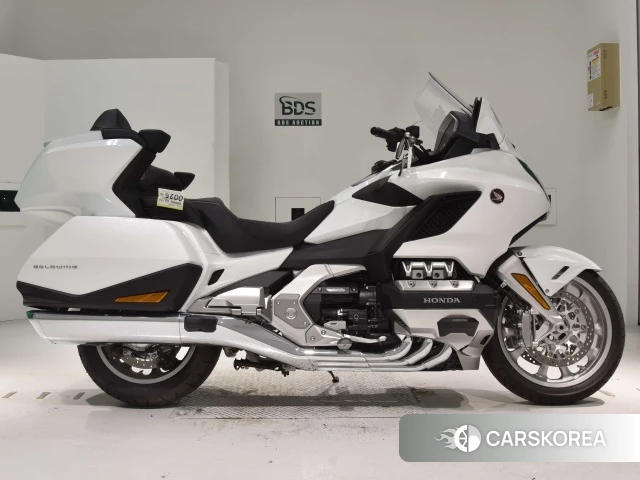 Проданный Honda GL1800 TOUR DCT 2021 из Японии