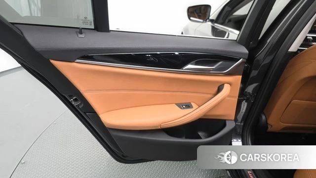 BMW 5 Series (G30) id 4530580 из Кореи 17