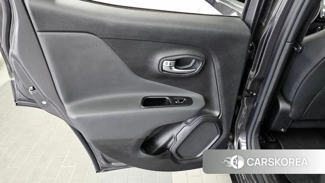 Jeep Renegade id 4636741 из Кореи 17
