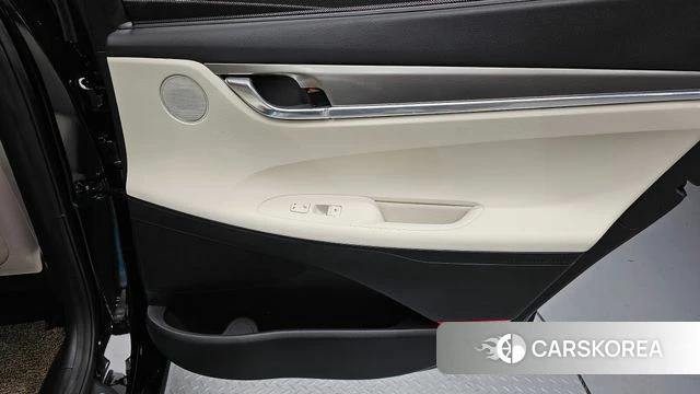 Hyundai The New Grandeur IG Hybrid id 4433660 из Кореи 17