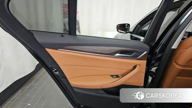 BMW 5 Series (G30) id 4557177 из Кореи 17
