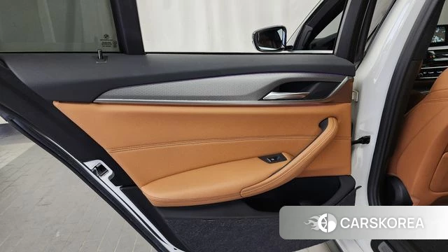BMW 5 Series (G30) id 4471813 из Кореи 17