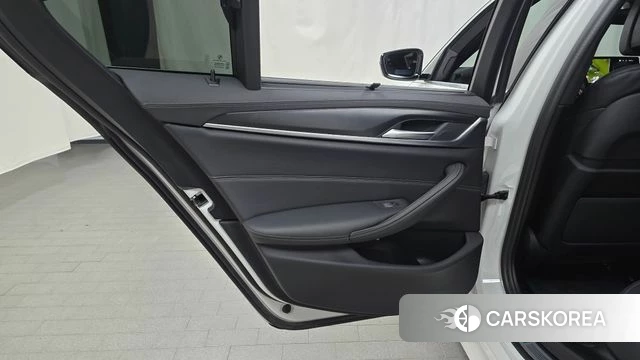 BMW 5 Series (G30) id 4560883 из Кореи 17