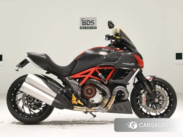 Проданный Ducati DIAVEL CARBON 2011 из Японии