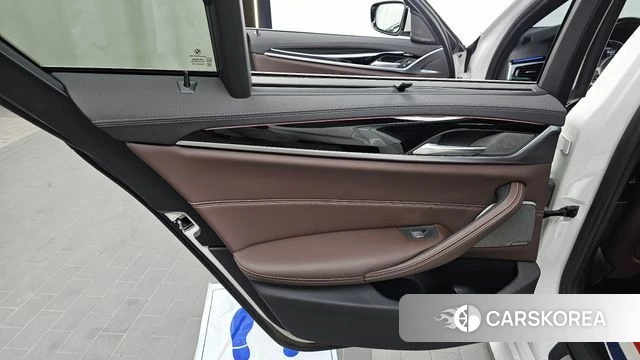 BMW 5 Series (G30) id 4682910 из Кореи 17