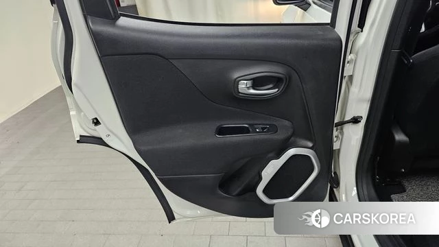 Jeep Renegade id 4604844 из Кореи 17