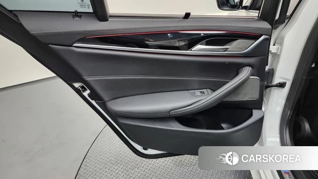 BMW 5 Series (G30) id 4195439 из Кореи 17