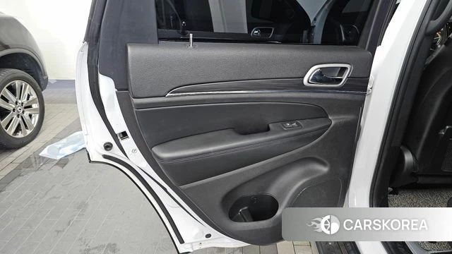 Jeep Grand Cherokee id 4594682 из Кореи 17