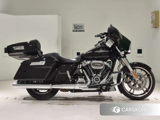 Проданный Harley-Davidson Street Glide FLHXS1750 2017 из Японии, фото 2