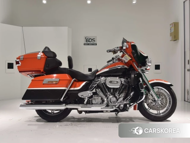 Проданный Harley-Davidson Electra Glide FLHTCUSE1800 CVO 2012 из Японии