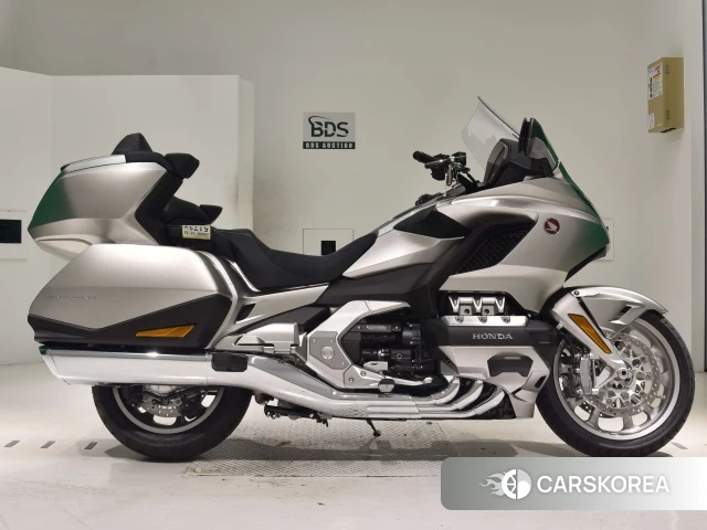 Проданный Honda GL1800 TOUR DCT 2024 из Японии