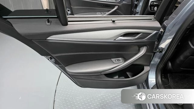 BMW 5 Series (G30) id 4188215 из Кореи 17