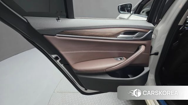 BMW 5 Series (G30) id 4573340 из Кореи 17